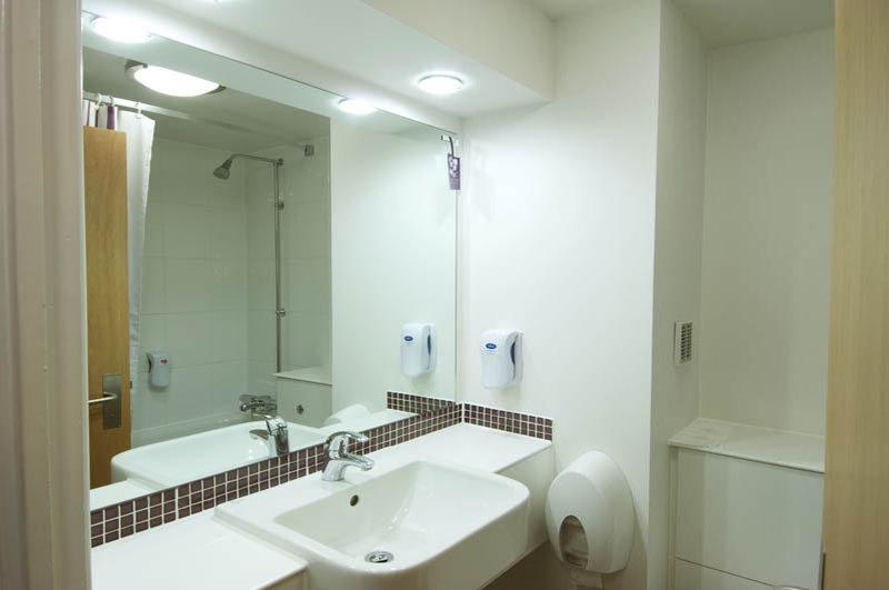 Premier Inn Premier Inn Wigan Bagian luar foto
