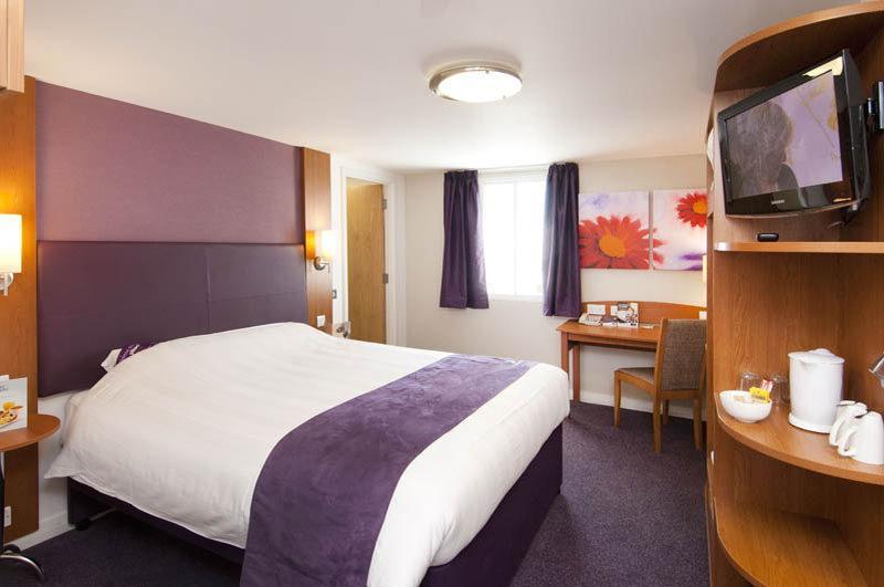 Premier Inn Premier Inn Wigan Bagian luar foto