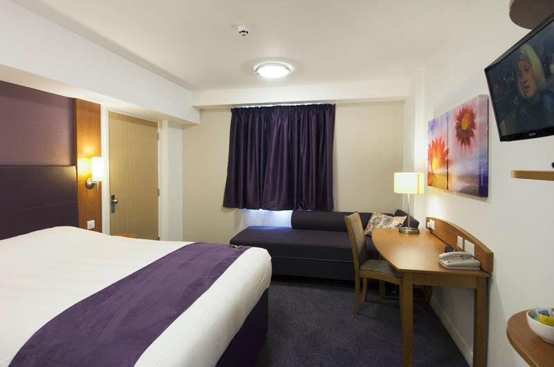 Premier Inn Premier Inn Wigan Bagian luar foto